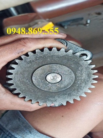 Bơm nhớt động cơ Yuchai YC4108ZQ - 33 răng