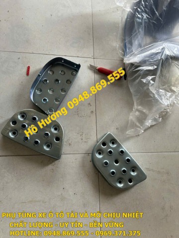 Bậc lên xuống xe Auman 8T