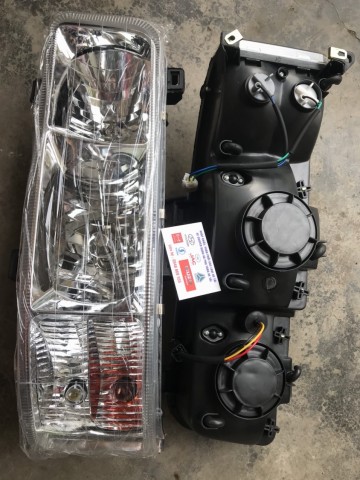 Đèn pha xe HOWO 8 tấn