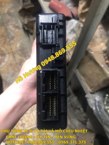 Điều khiển nâng hạ kính cửa howo A7 WG1664332064