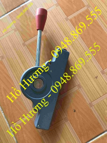 Tay gạt số phụ xe bơm bê tông