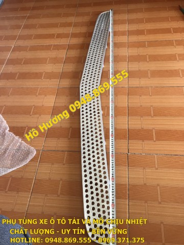 Trang trí mặt nạ Thaco Auman ga điện