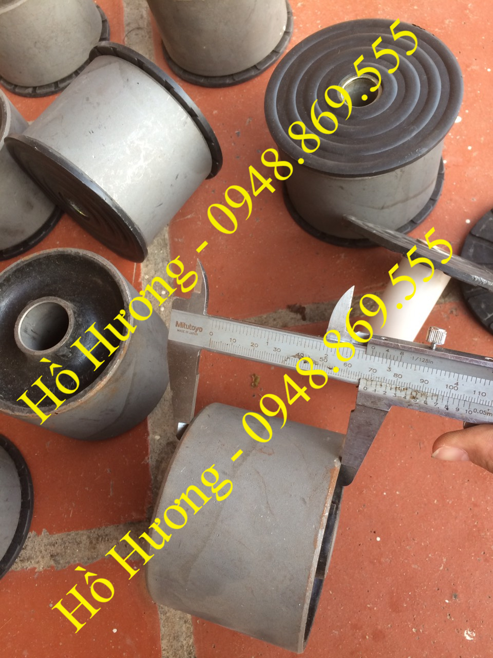 cao su lat cabin auman c2400 1B24950200126 phu tung auman (2)