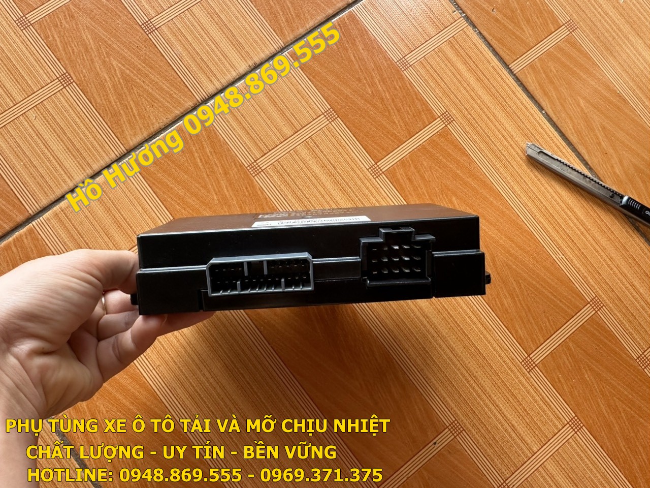HOP DEN HOWO T7H T5G WG9716582011 phu tung xe howo (1)